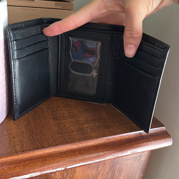 Calvin Klein Wallet - Picture 2 of 8